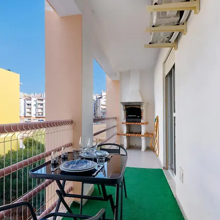 Barbecue And - 200m Away *