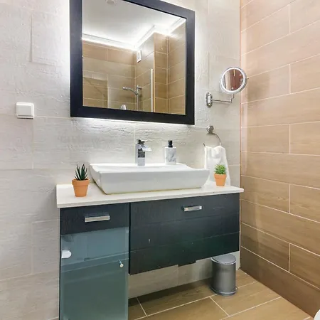 Barbecue And - 200m Away *