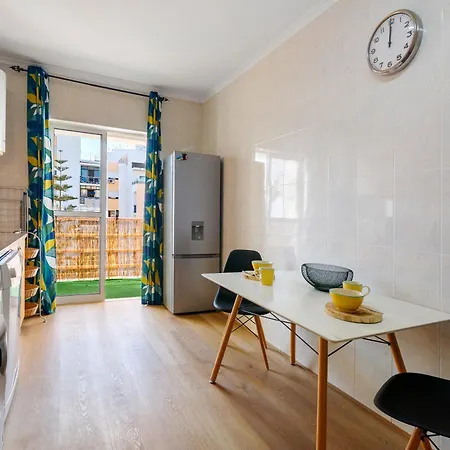 Barbecue And - 200m Away Apartamento Armação de Pêra