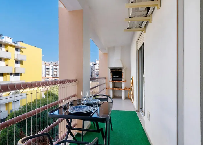 Barbecue And - 200m Away *